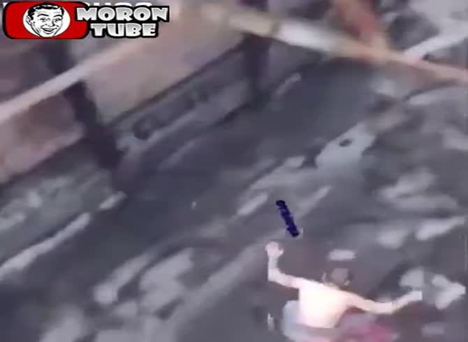 Video :The straps are fastened to his buttocks, and he does a pendulum jump
